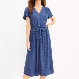 Loft Size 12 Textured Flutter Sleeve Midi
Blue Shirtdress